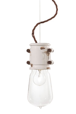 Small loft-style light bulb pendant. Ferroluce. 