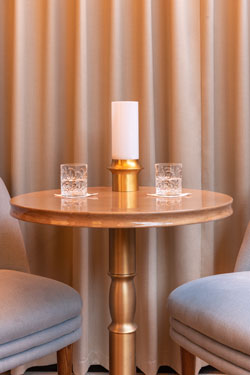 Lampe de table contemporaine cylindre de verre Novikov. Gau Lighting. 