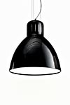 Suspension noire en métal style lampe d'architecte The Great JJ. Leucos. Suspension noire en métal style lampe d'architecte The Great JJ. Leucos.