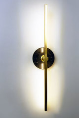 Essential golden and black marble wall lamp 
