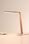 Lampe de table design scandinave en bois Swan. TUNTO. 