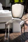 Chaise baroque plexiglas motif blanc. Acrila. 