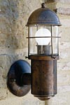 Applique d'extérieur en lanterne de phare grille et cylindre. Aldo Bernardi. 