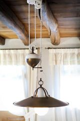 Postiglione suspension monte et baisse laiton et céramique<br/>. Aldo Bernardi. Postiglione suspension monte et baisse laiton et céramique<br/>. Aldo Bernardi.
