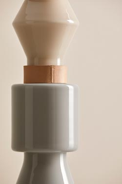 Lampe de table cubiste en verre coloré Kitta Ponn. Aromas. 