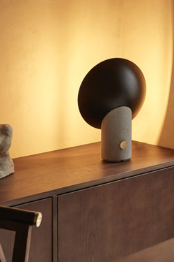 Lampe de table Bauhaus en béton Lola . Aromas. 