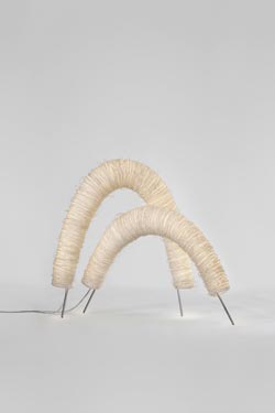 Arc duo de lampes de table en corde de cellulose blanche. Arturo Alvarez. 