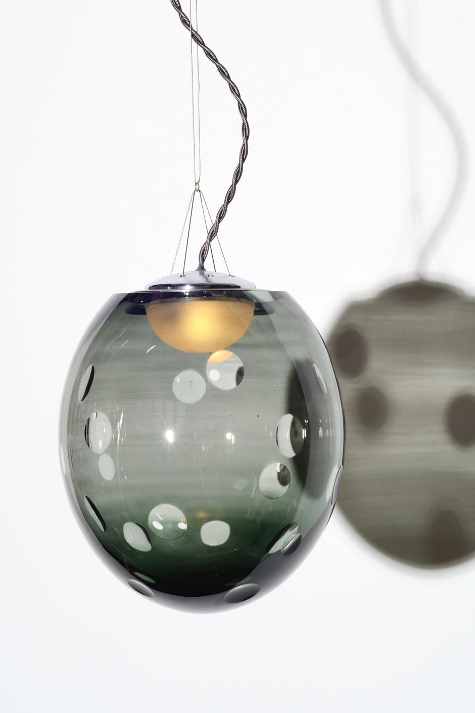 Suspension boule cristal soufflé motif lentilles Kalin petit modèle. Atelier Areti. 