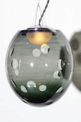 Suspension boule cristal soufflé motif lentilles Kalin petit modèle. Atelier Areti. 