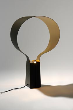 Célestine lampe de table design en métal bronze. AXIS71. 