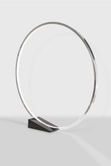 Hulla Hop lampe sur pied grand cercle en aluminium poli Hulla Hop lampe sur pied grand cercle en aluminium poli