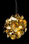Suspension origami futuriste en laiton brillant. Brand Von Egmond. 