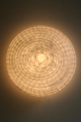 Kaléidoscope applique lentiforme 45cm. Céline Wright. 