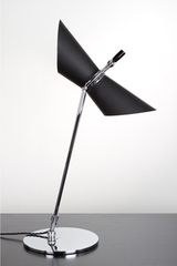 Lampe de table Design noir en métal. Contract&More. 