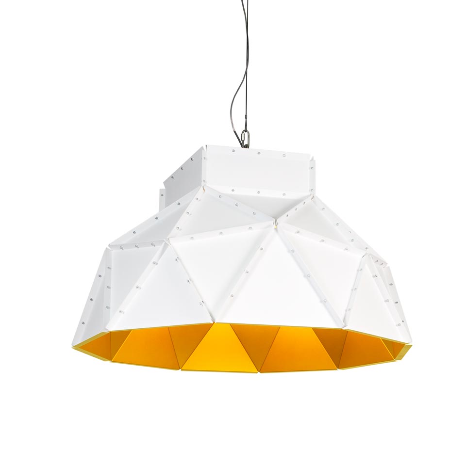 Apollo grande suspension blanche intérieur laiton. Dark. Apollo grande suspension blanche intérieur laiton. Dark.