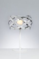 Lampe à poser Nuclea argent et pied en métal laqué blanc . Emporium. Lampe à poser Nuclea argent et pied en métal laqué blanc . Emporium.