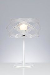 Nuclea lampe à poser Spectrall et une pied en métal laqué blanc. Emporium. Nuclea lampe à poser Spectrall et une pied en métal laqué blanc. Emporium.