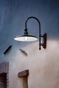 Campobasso retro black outdoor wall lamp . Ferroluce Classic. 