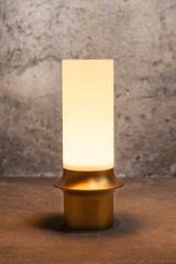 Lampe de table contemporaine cylindre de verre Novikov. Gau Lighting. 