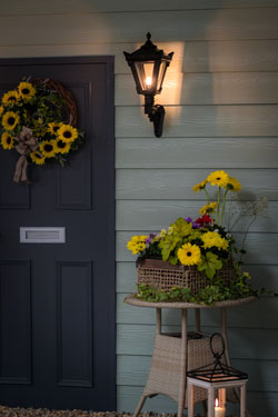 Small black cast iron  wall light Traditional. HARTE. 