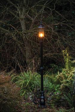 Courtyard small classic English outdoor floor lamp. HARTE. 