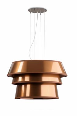 Suspension <br/>3 abat-jour en tissu lamé cuivré. Hind Rabii. Suspension <br/>3 abat-jour en tissu lamé cuivré. Hind Rabii.