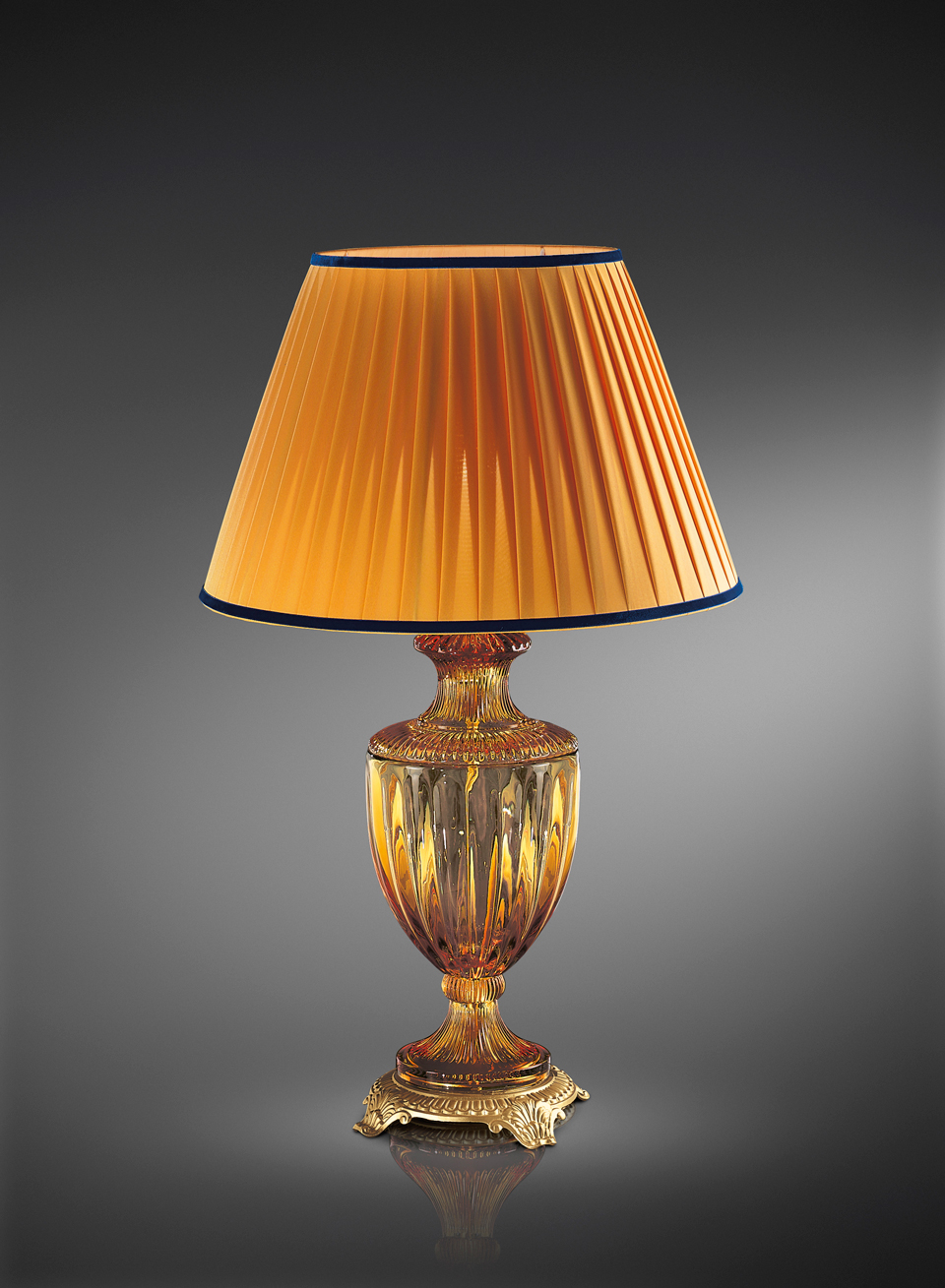 Lampe de table classique en cristal ambré. Italamp. 