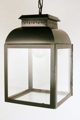 Ameias LE40 lanterne avec dôme laquée noire en laiton laqué. Latoaria. Ameias LE40 lanterne avec dôme laquée noire en laiton laqué. Latoaria.
