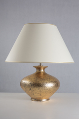 Rebecca or lampe de table en céramique mouchetée. Le Dauphin. Rebecca or lampe de table en céramique mouchetée. Le Dauphin.