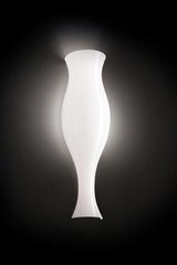 Applique Spring blanche forme vase antique. Leucos. Applique Spring blanche forme vase antique. Leucos.