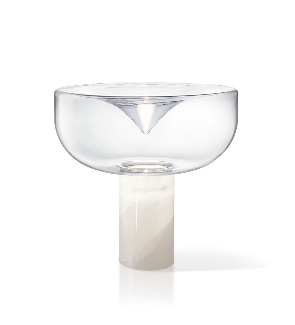 Lampe de table Aella en marbre blanc et verre clair petit modèle. Leucos. 