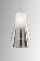 Suspension Trigona blanche et argent en verre miroir, semi-transparent et transparent. Leucos. Suspension Trigona blanche et argent en verre miroir, semi-transparent et transparent. Leucos.