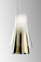 Suspension Trigona blanche et dorée en verre miroir, semi-transparent et transparent. Leucos. Suspension Trigona blanche et dorée en verre miroir, semi-transparent et transparent. Leucos.