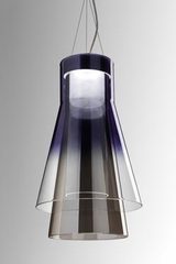 Suspension Trigona noire et argent en verre miroir, semi-transparent et transparent. Leucos. Suspension Trigona noire et argent en verre miroir, semi-transparent et transparent. Leucos.