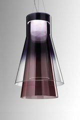 Suspension Trigona noire et bordeaux en verre miroir, semi-transparent et transparent. Leucos. Suspension Trigona noire et bordeaux en verre miroir, semi-transparent et transparent. Leucos.