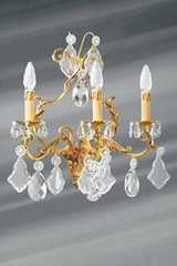 Applique Louis XV à pampilles en cristal de bohème dorée 3 lumières. Lucien Gau. 
