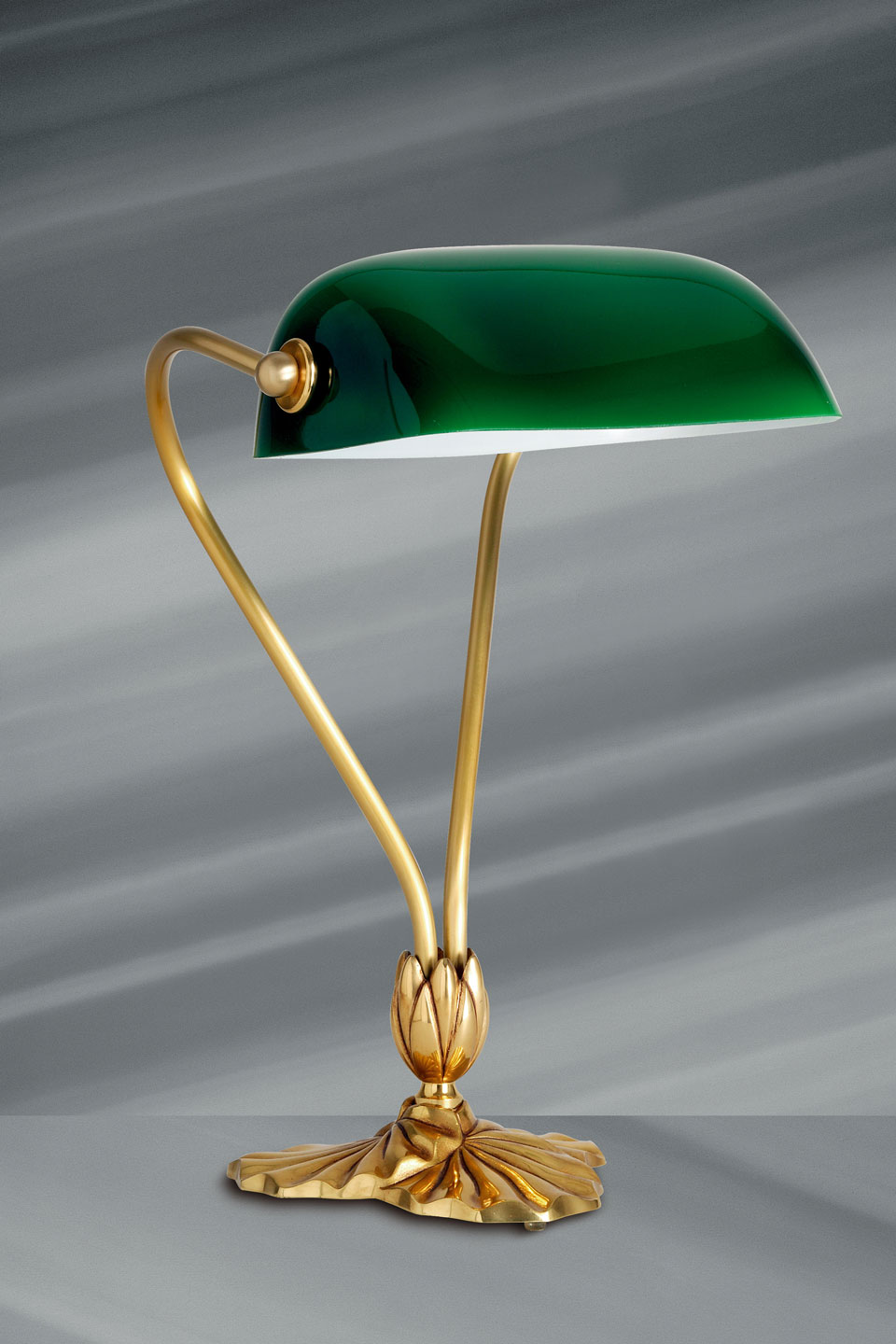 Nymphéa gold American library desk lamp, Lucien Gau, Massive bronze  lightings, made in France