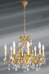 Lustre à pampilles en strass bronze patiné vieil or 8 lumières. Lucien Gau. Lustre à pampilles en strass bronze patiné vieil or 8 lumières. Lucien Gau.