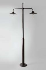 Outdoor floor lamp 19th century old brass Cour Cheverny. Lum’Art. 