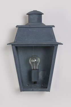 Classic urban wall lantern for outdoor use Bordeaux. Lum’Art. 