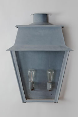 Giant outdoor wall lamp in old zinc Bordeaux. Lum’Art. 