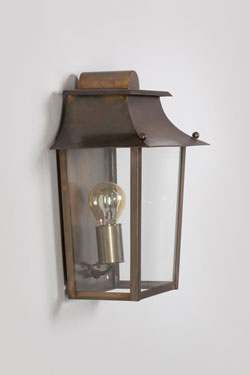 Classic outdoor medium lantern, Alma . Lum’Art. 