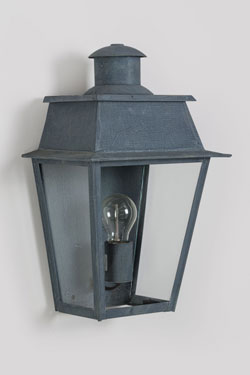 Classic urban wall lantern for outdoor use Bordeaux. Lum’Art. 