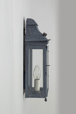 Classic old zinc wall light Chantilly. Lum’Art. 