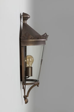 19th-century Parisian wall lantern for outdoor use Line. Lum’Art. 