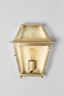 Brushed brass exterior wall light Pont-Neuf. Lum’Art. 