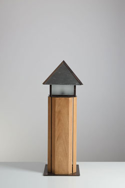 Wood and brass outdoor beacon Perche. Lum’Art. 