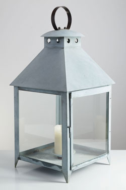 Large candle lantern in old zinc metal La Turbie. Lum’Art. 