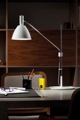 Bauhaus 90T lampe de bureau métal chrome et blanc. Lumini. Bauhaus 90T lampe de bureau métal chrome et blanc. Lumini.