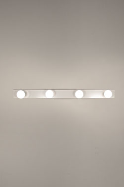 Applique blanche minimaliste 4 ampoules 2160's. Luz Difusion. 